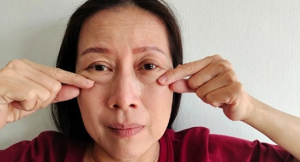 Try This 30-Second “At-Home Botox” Hack For A Natural Facelift